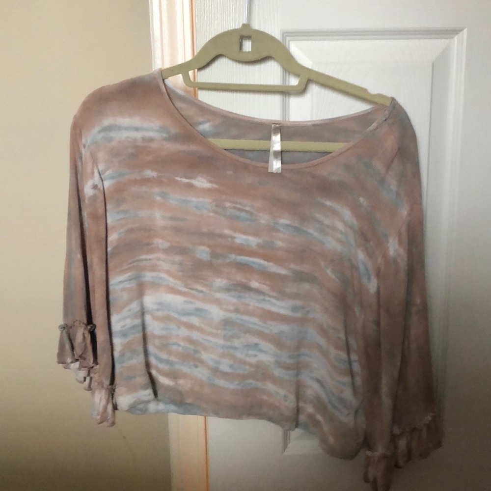 Tie dye 3/4th sleeve crop top!